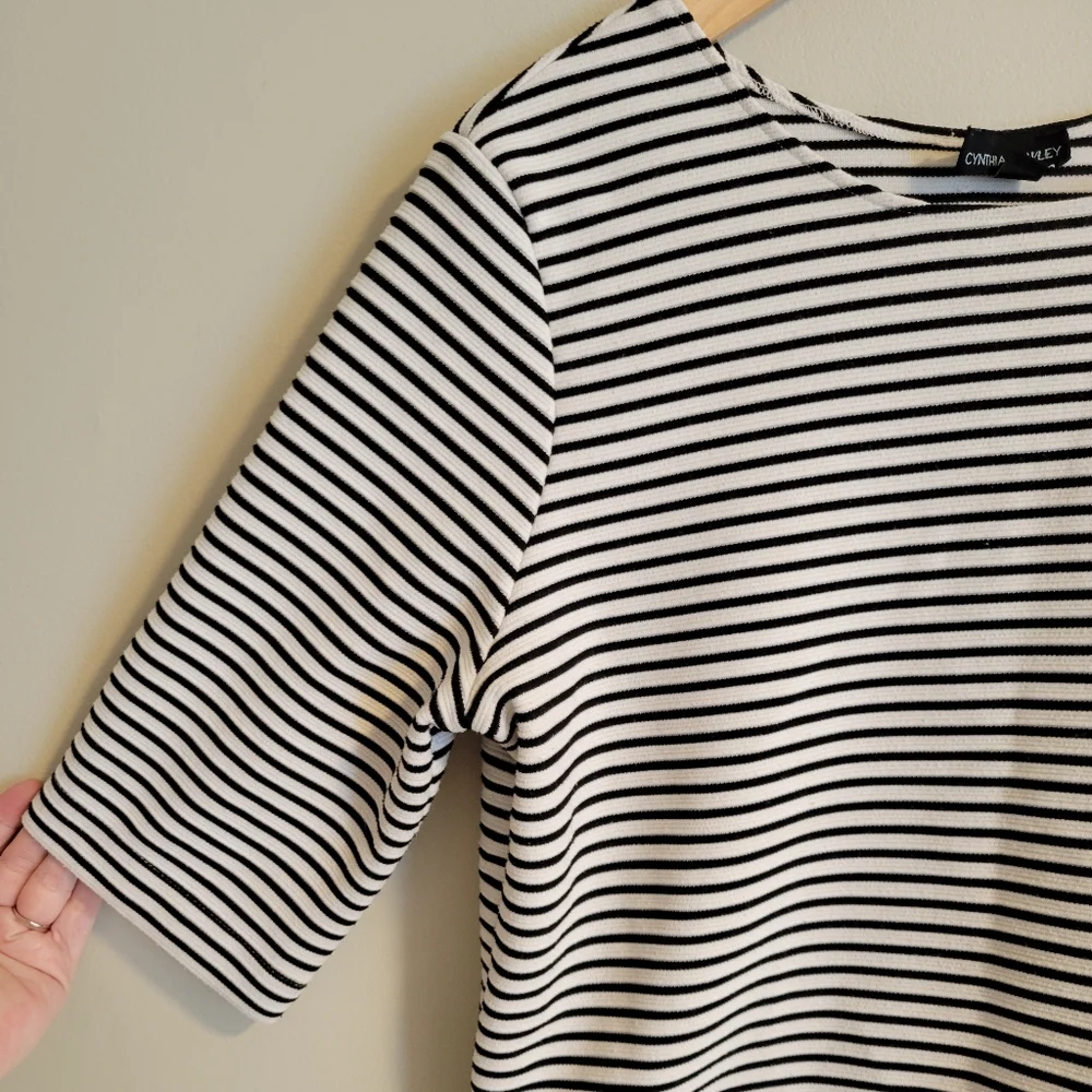 Cynthia Rowley Striped Black + White Crop Top, Large - Picture 2 of 11